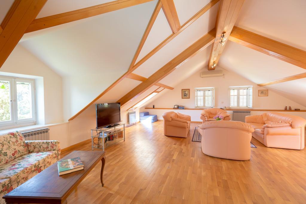 Hedera Estate, House Hedera V Holiday home
